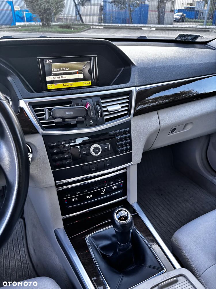 Mercedes-Benz Klasa E 200 CGI BlueEffICIENCY - 14
