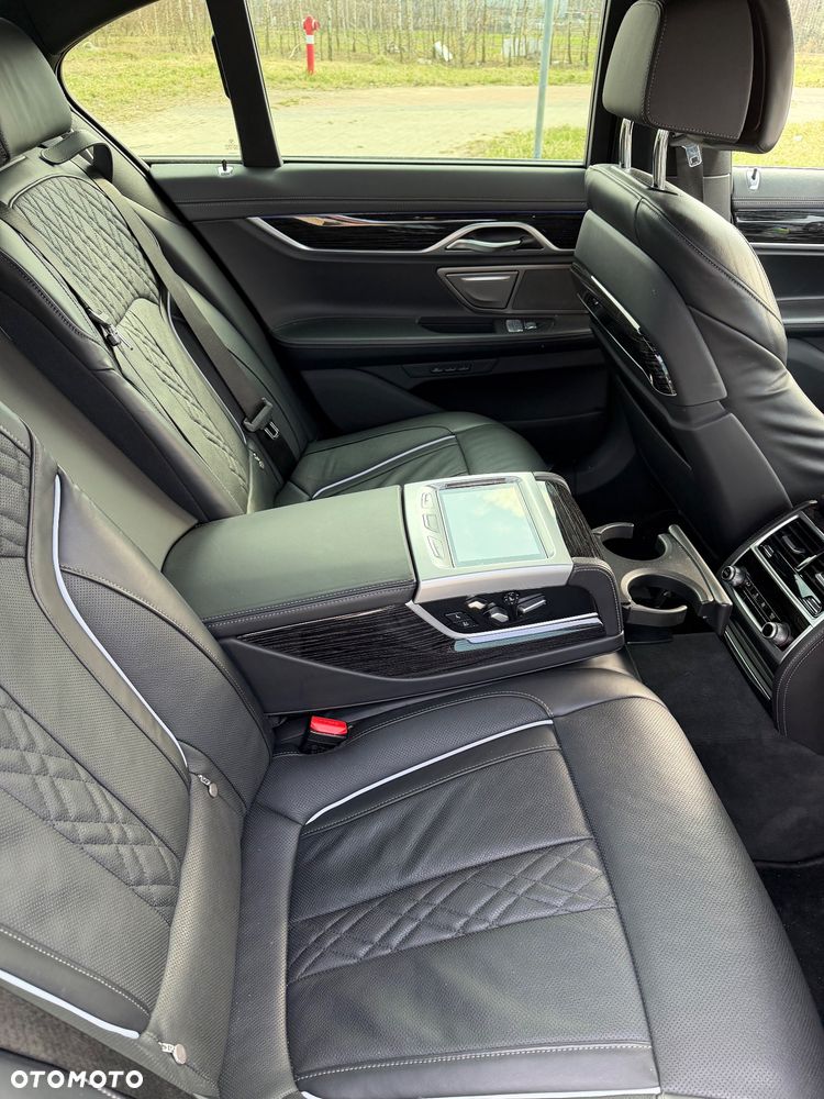 BMW Seria 7 - 17