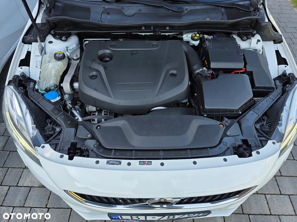 Volvo V40 D4 Geartronic Momentum - 8