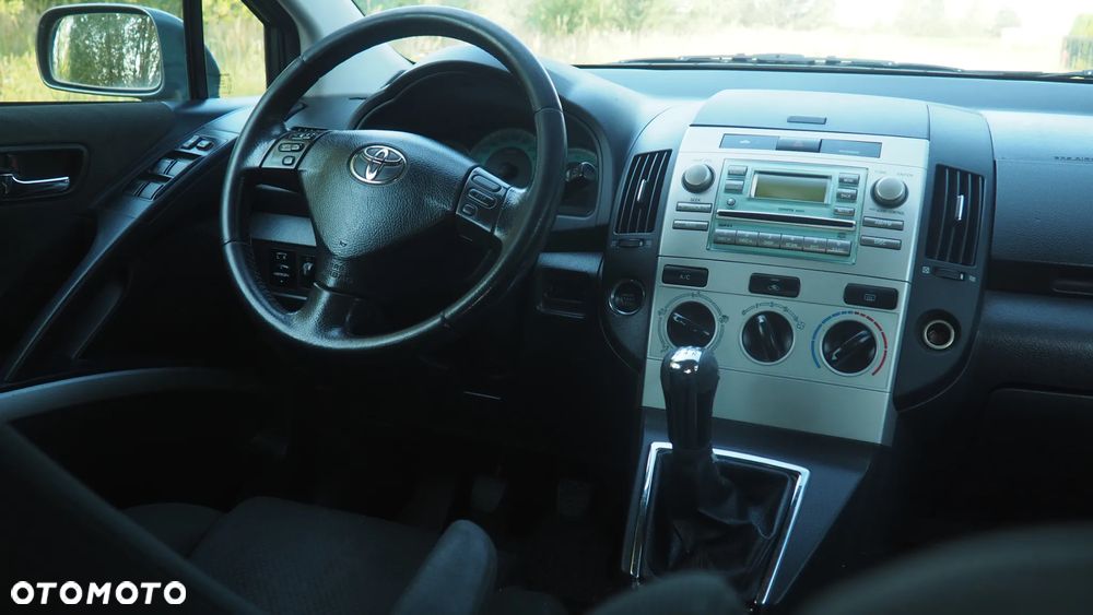Toyota Corolla Verso - 4