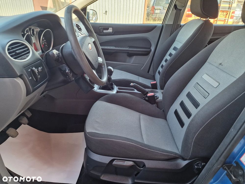 Ford Focus 1.6 Ghia - 15