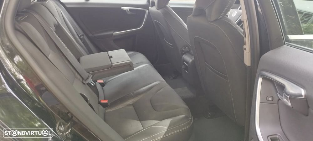 Volvo V60 2.0 D3 R-Design Momentum - 4