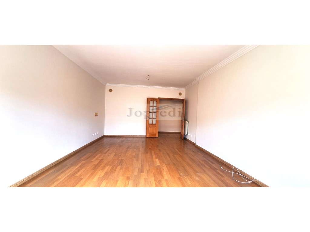 Apartamento T3 com 2 garagens em Box e 1 arrecadação - Grande imagem: 3/29