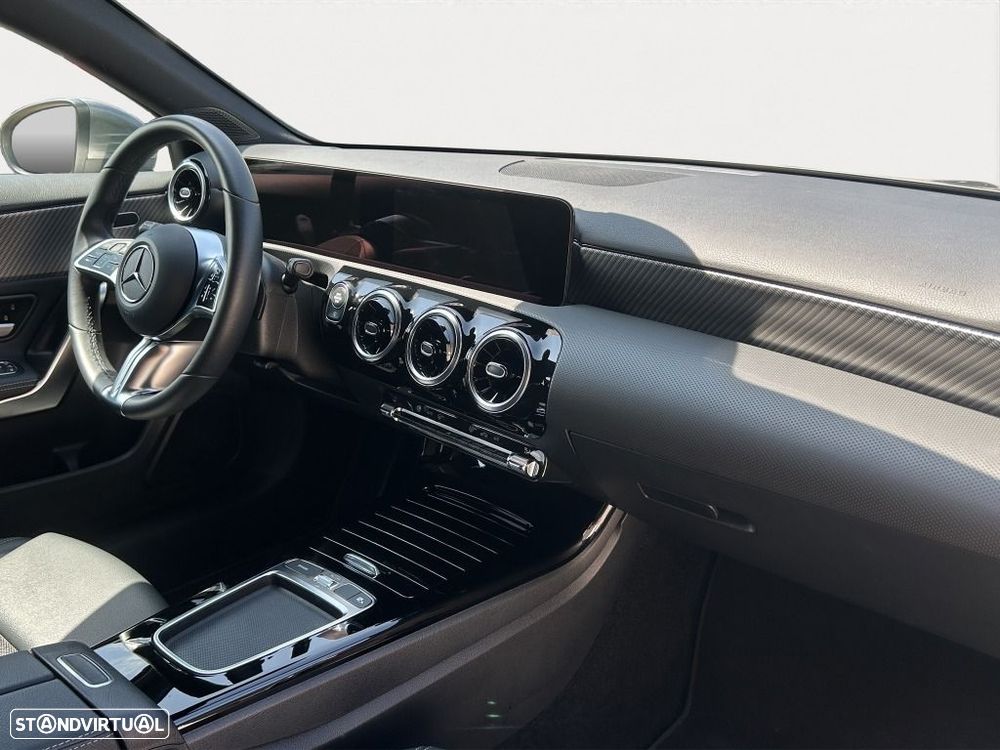 Mercedes-Benz A 180 d — fotografia 12