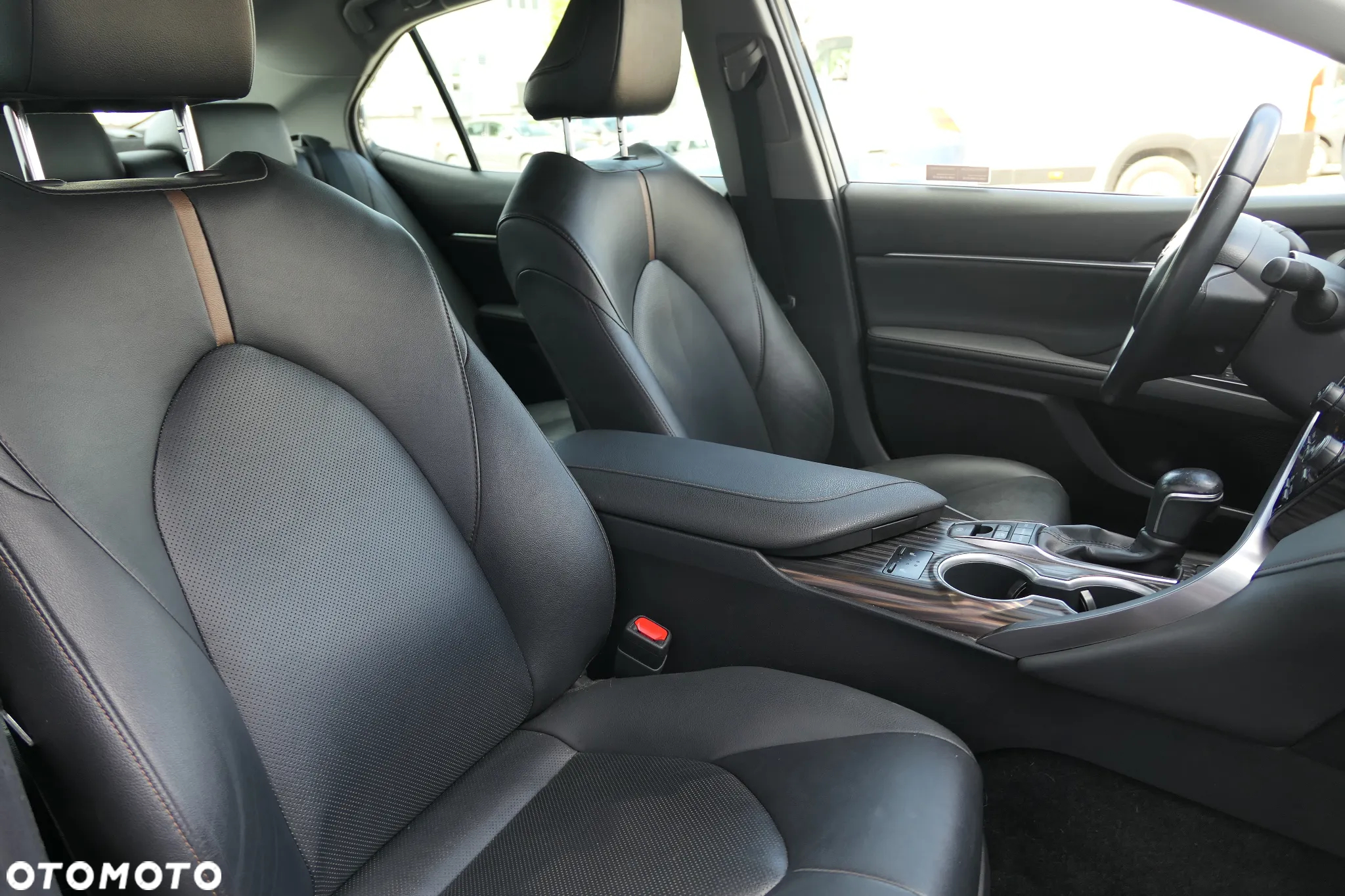 Toyota Camry - 18