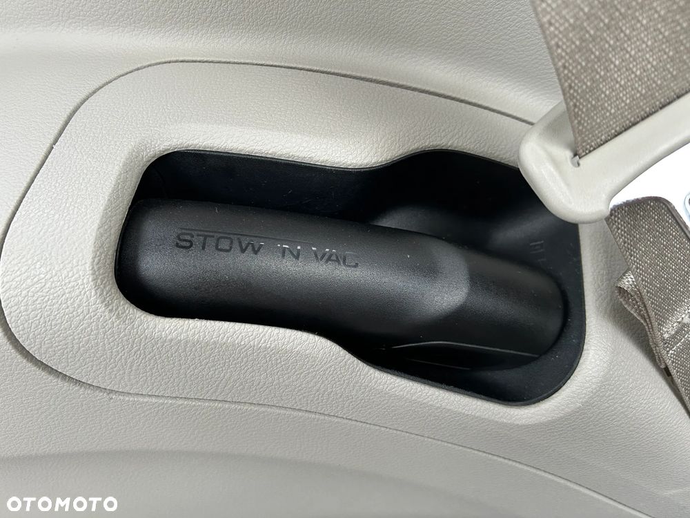 Chrysler Pacifica - 13