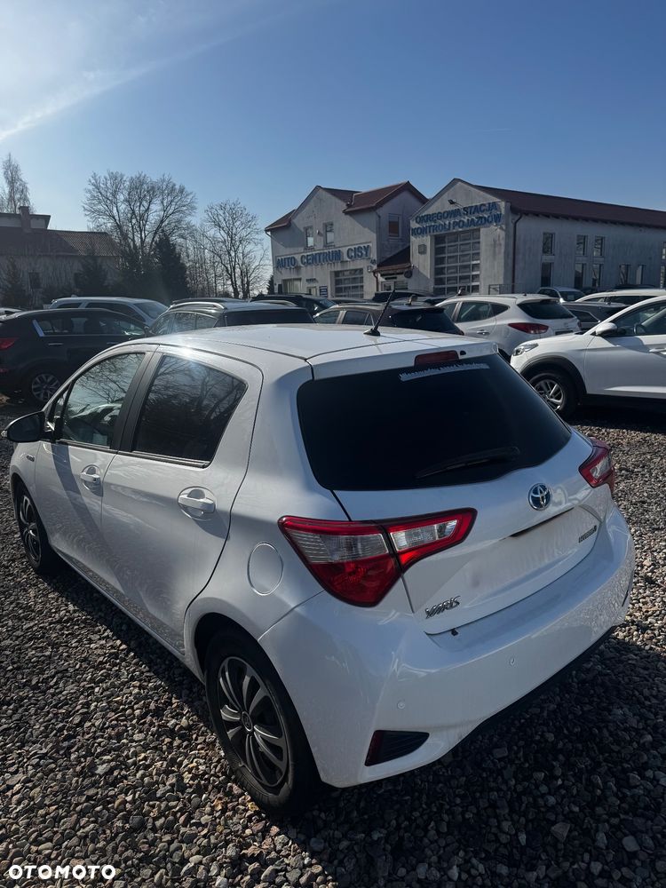 Toyota Yaris Hybrid 100 Life - 4