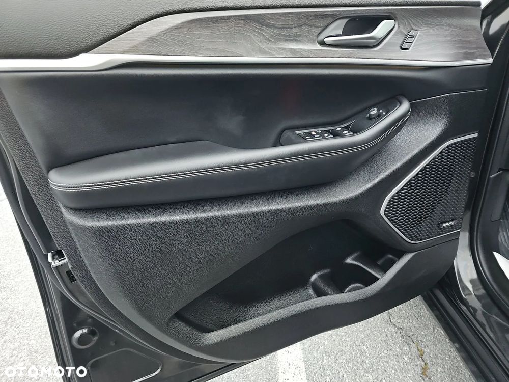 Jeep Grand Cherokee - 11