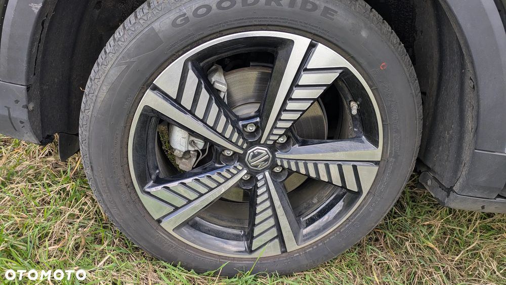 MG ZS EV Luxury - 11