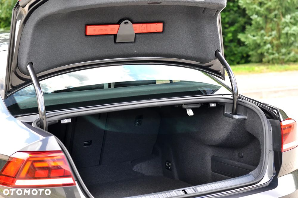 Volkswagen Passat 2.0 TDI EVO Business DSG - 16