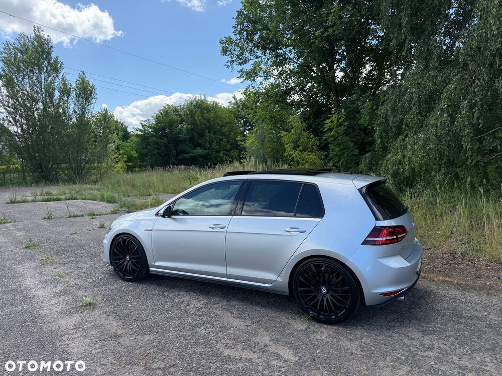 Volkswagen Golf - 5