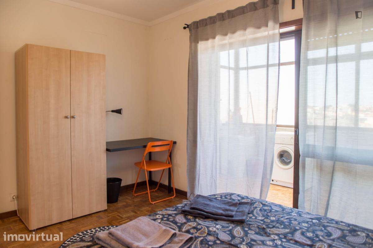 Quarto - localizado em Paranhos Porto - Grande imagem: 2/16