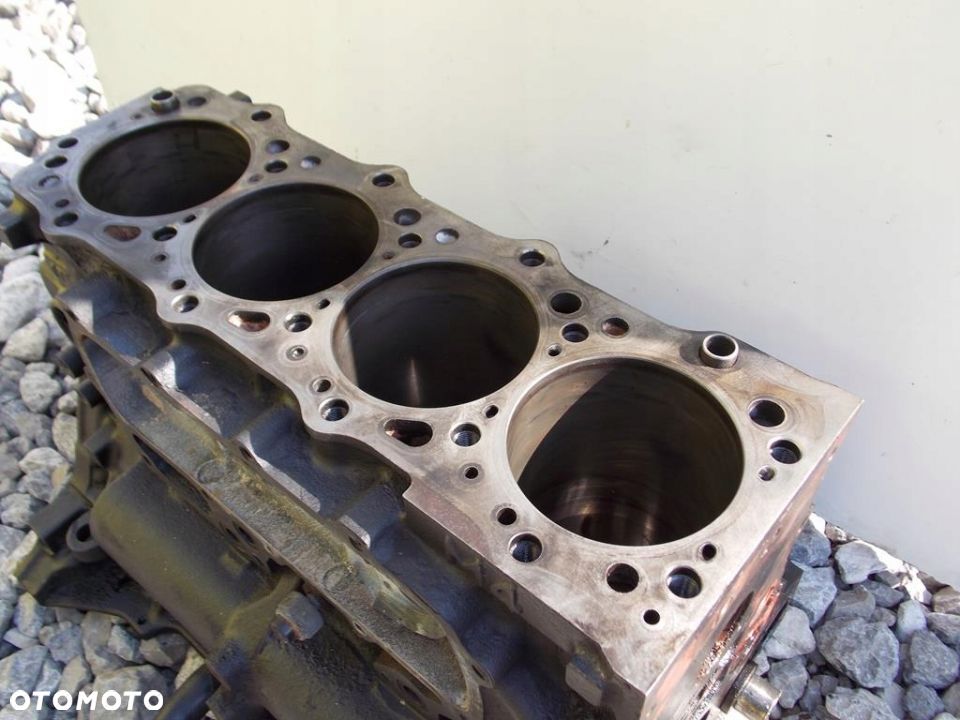 Blok silnika Mitsubishi Pajero III 3.2 DI 4M41 - 5