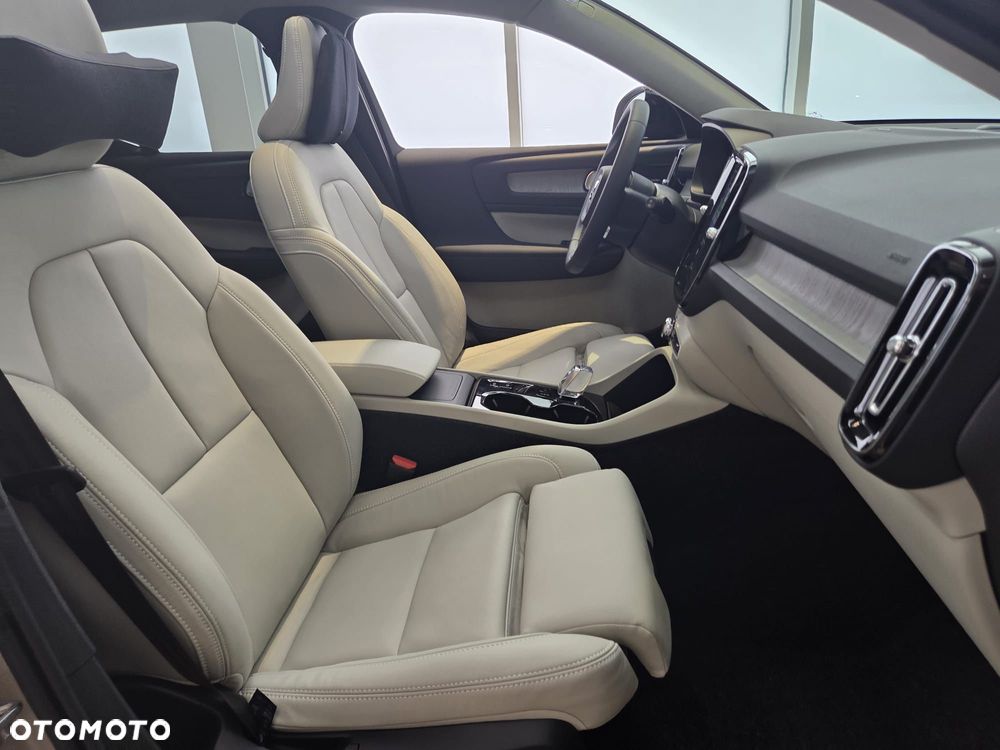 Volvo XC 40 B4 B DKG Ultimate Dark - 1