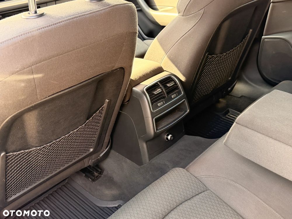 Audi A6 Avant 2.0 TDI Ultra S tronic - 28