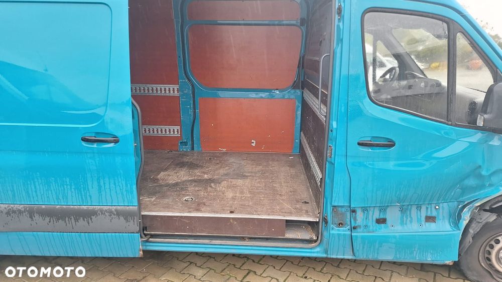 Mercedes-Benz Sprinter - 14