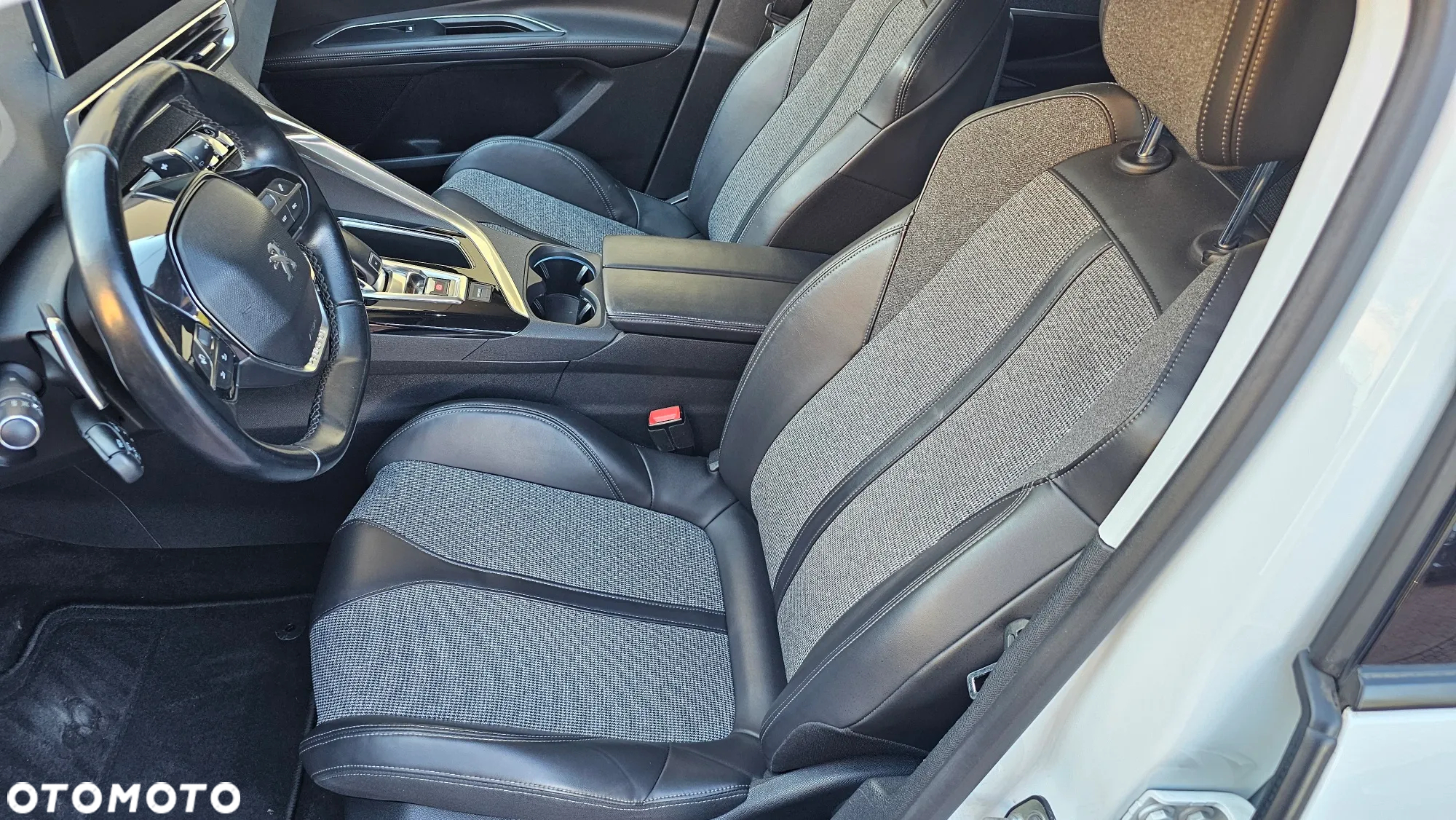 Peugeot 5008 1.5 BlueHDi Allure Pack S&S EAT8 - 32
