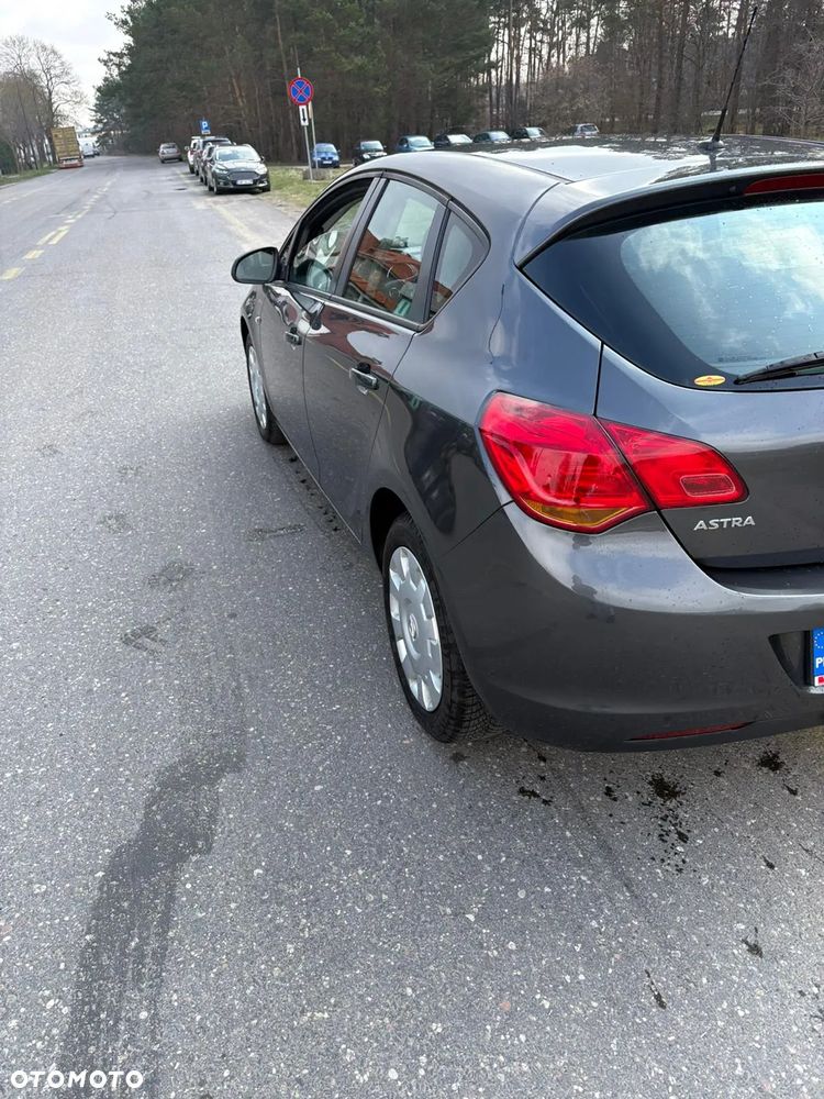 Opel Astra 1.6 Design Edition - 6