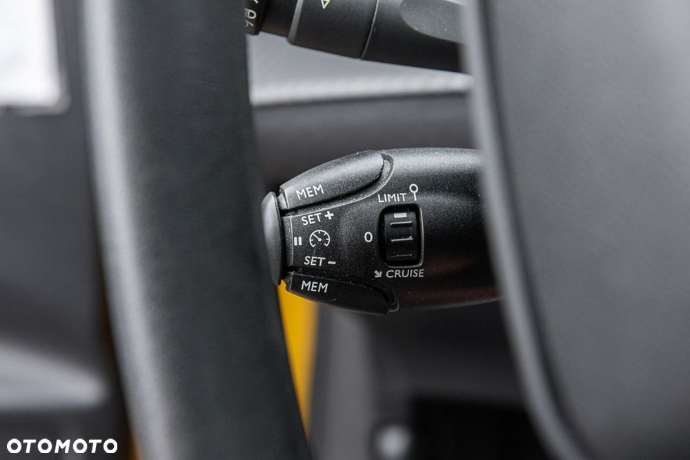 Peugeot 208 - 19
