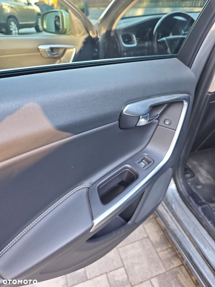 Volvo V60 D4 Drive-E Momentum - 19