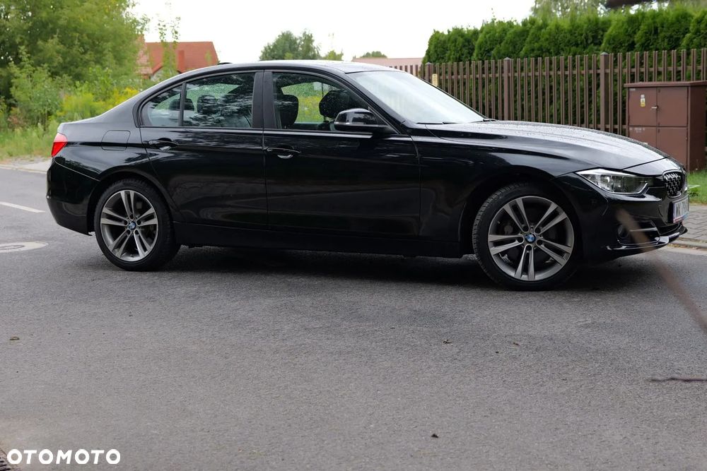 BMW Seria 3 335i xDrive Edition Sport - 2