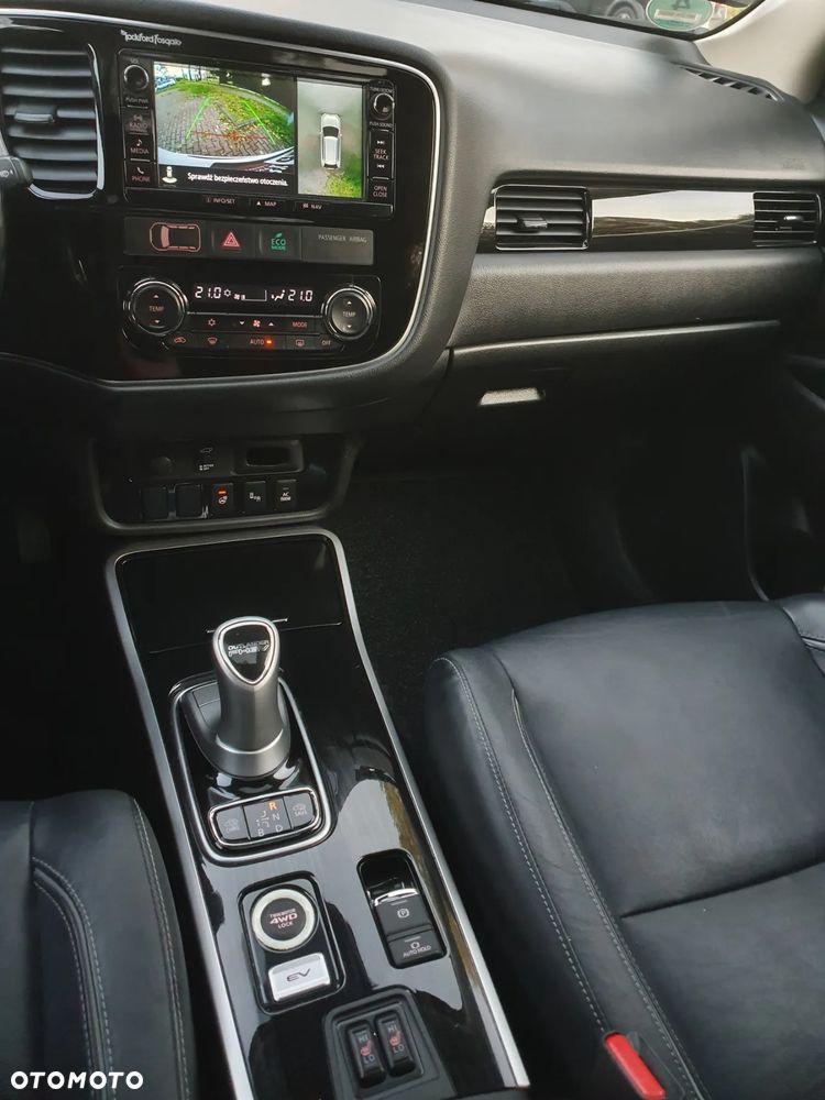 Mitsubishi Outlander 2.0 4WD Top - 16