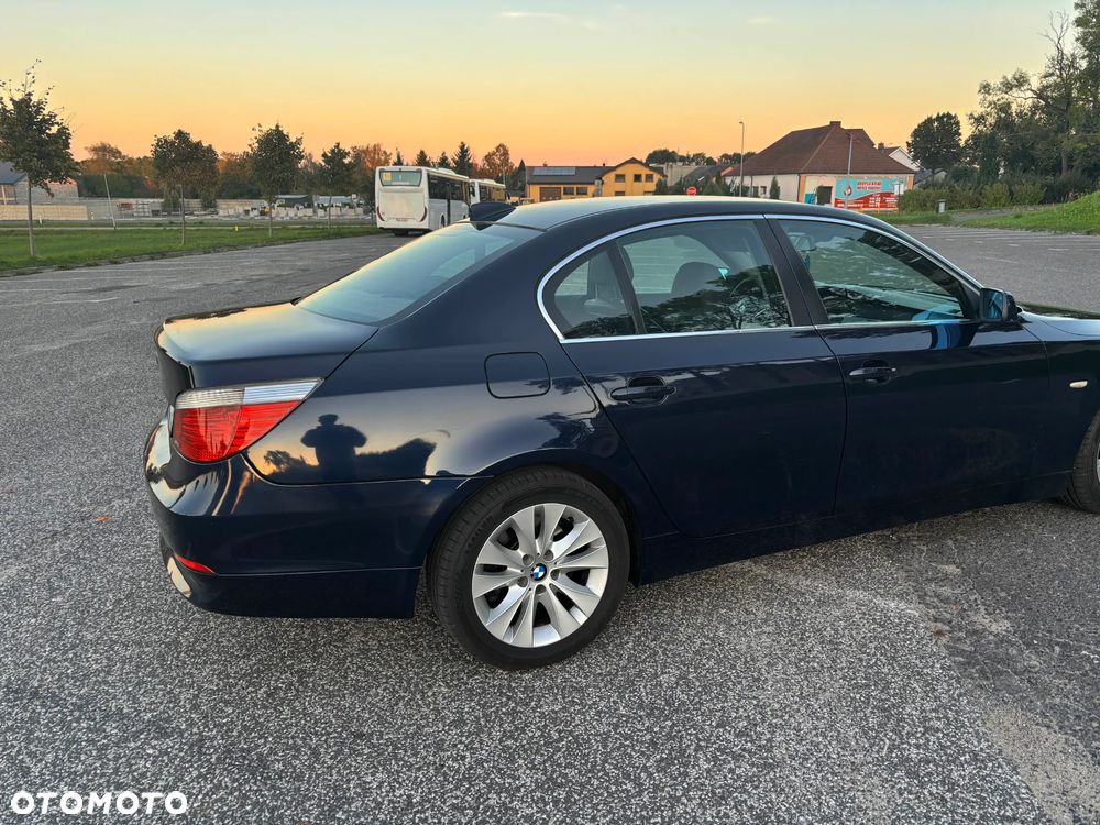 BMW Seria 5 525i - 4