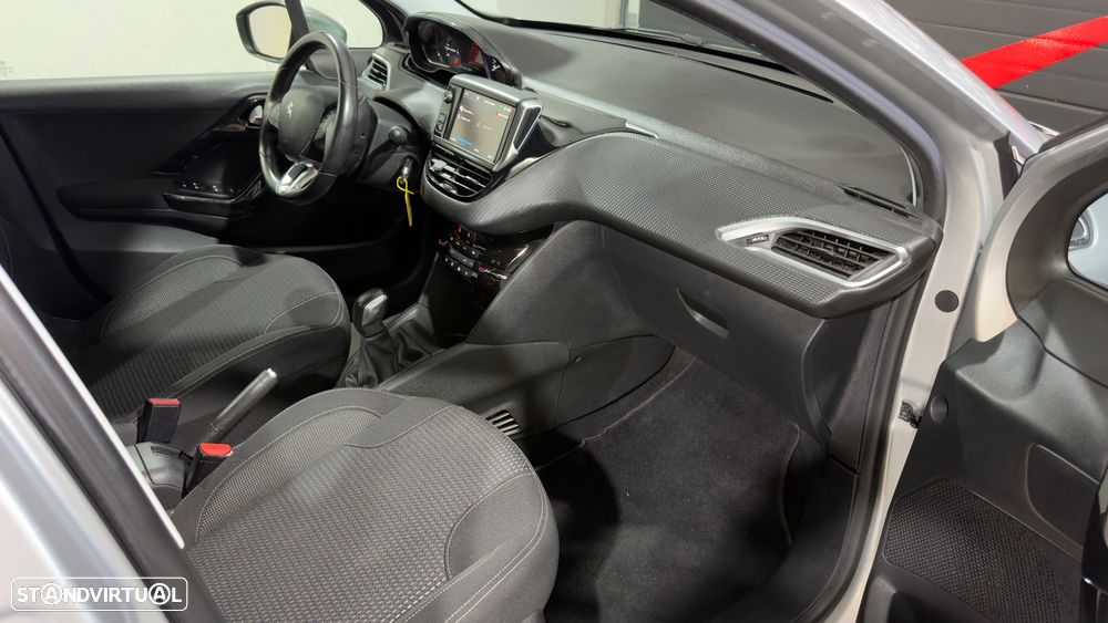 Peugeot 208 1.2 PureTech Allure - 13
