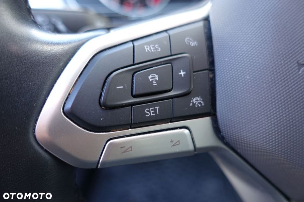 Volkswagen Passat - 11