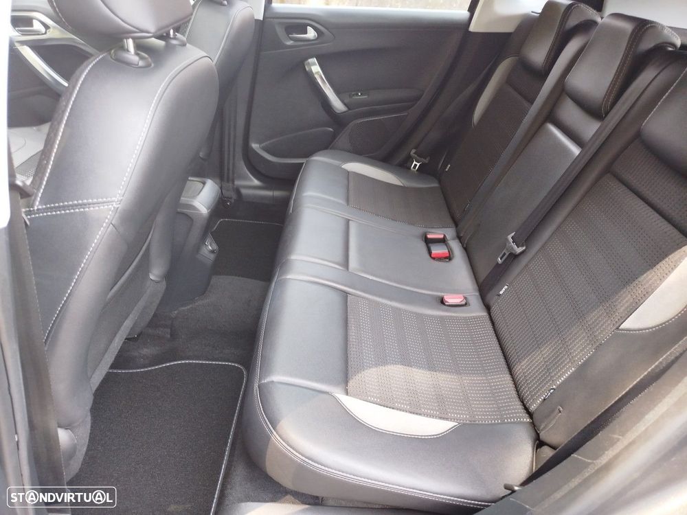 Peugeot 2008 1.2 PureTech Allure - 15