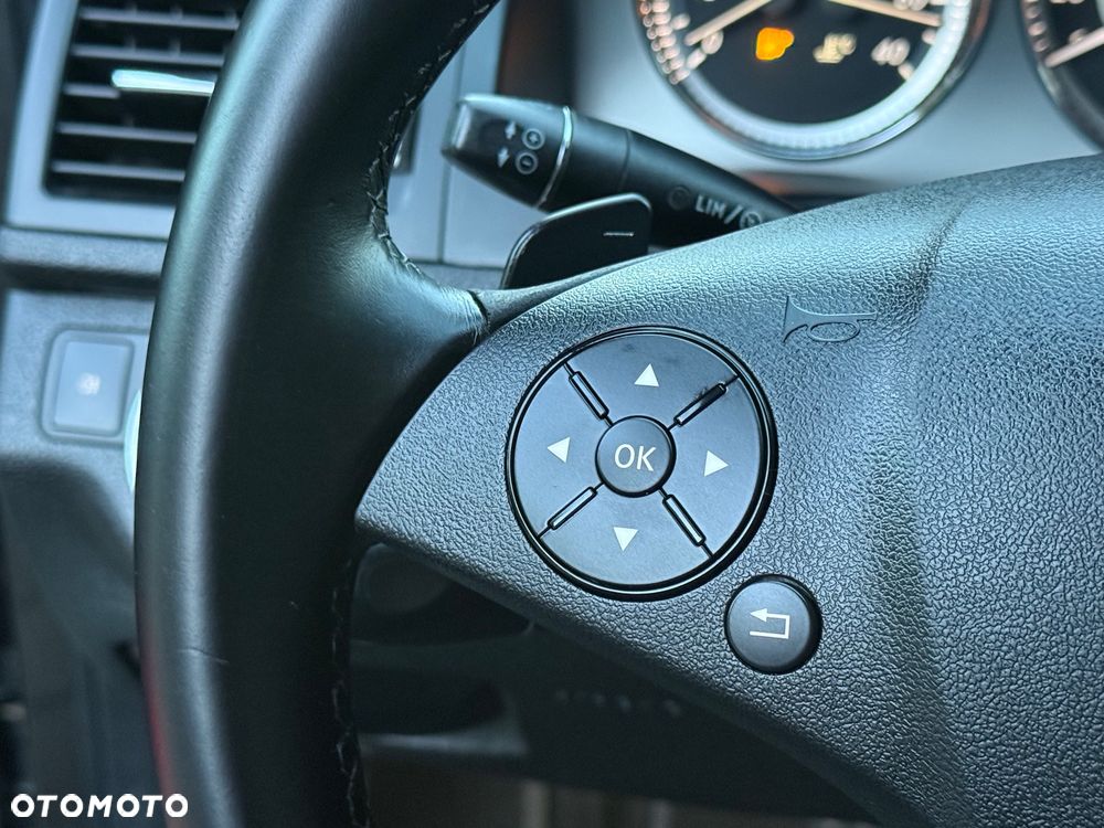 Mercedes-Benz Klasa C 180 CGI Automatik BlueEFFICIENCY Avantgarde - 20