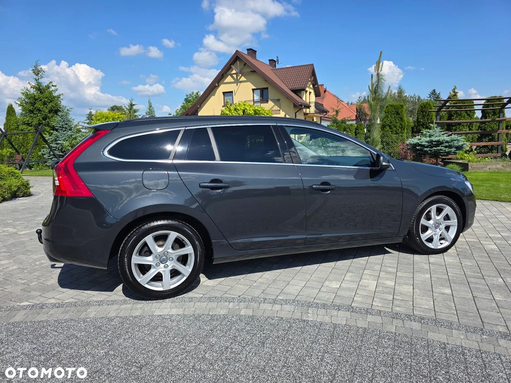 Volvo V60 D4 Geartronic Momentum - 17