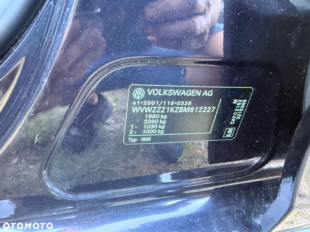 Volkswagen Golf 1.6 TDI DPF Highline - 24