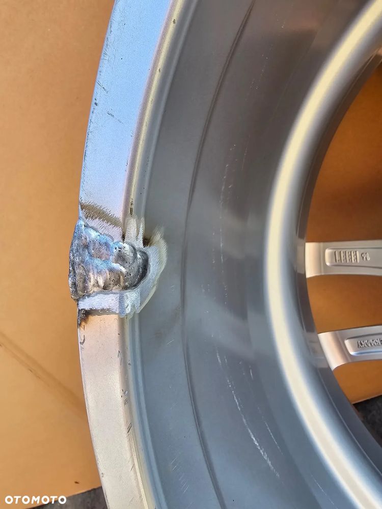 (F103) BMW OE M3 F80 M4 F82 F83 F30 F31 F32 M-Pakiet / 2284905 / 8,5Jx18 IS27 5x120 - 11