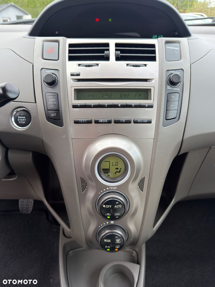 Toyota Yaris 1.33 Prestige - 25