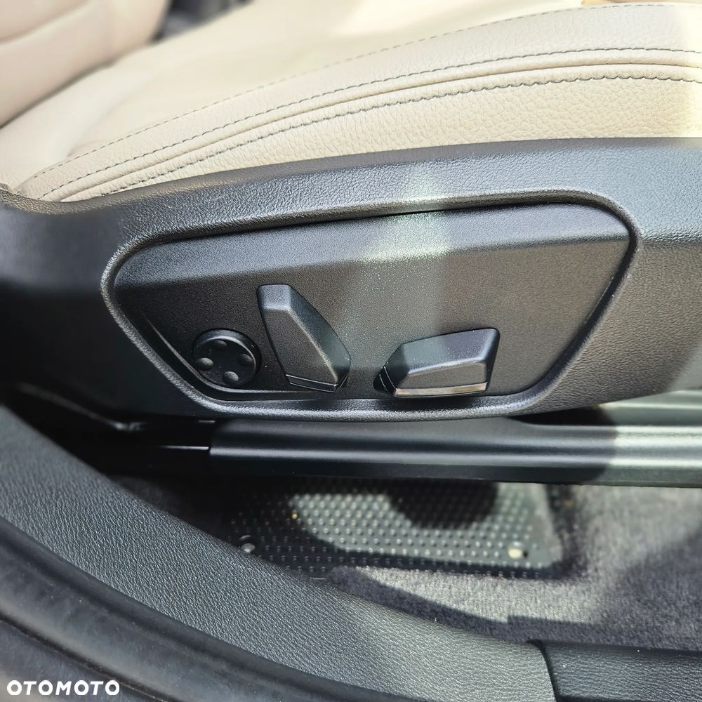 BMW X1 xDrive20i M Sport - 25