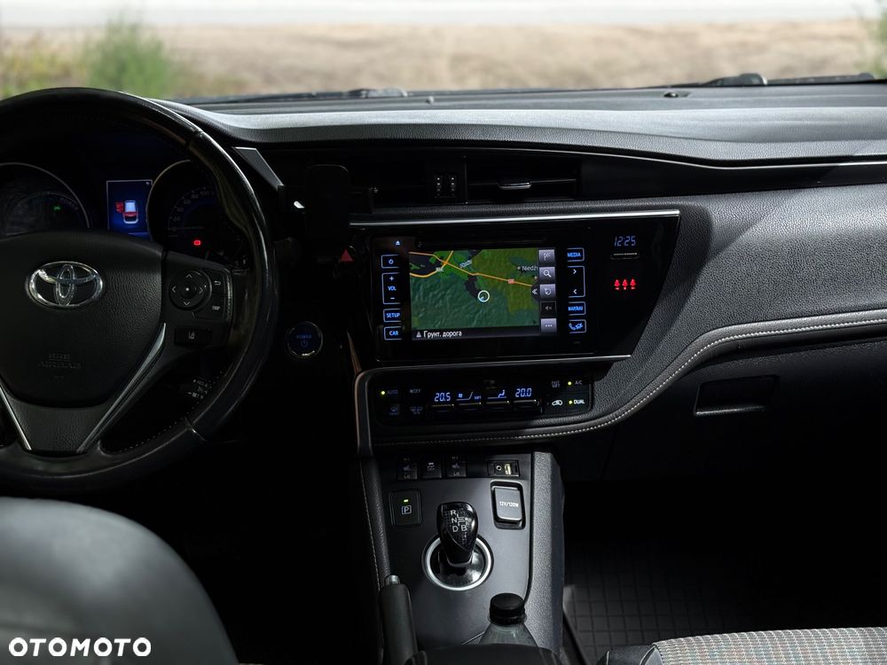Toyota Auris Hybrid 135 Prestige - 8