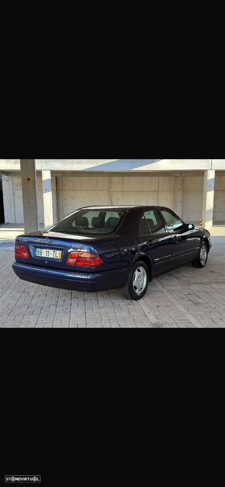 Mercedes-Benz E 220 2002 photo 4