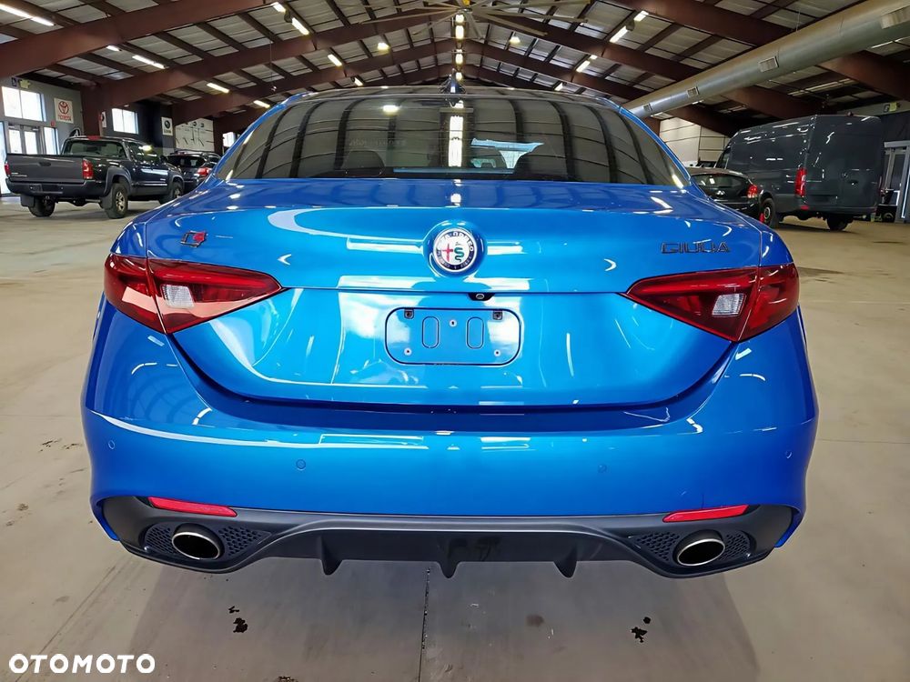 Alfa Romeo Giulia - 5