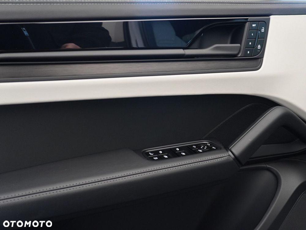 Porsche Cayenne E-Hybrid PHEV Black Edition - 22
