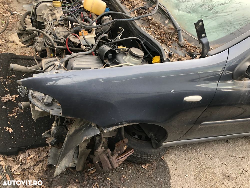 Aripa stanga fata Fiat Albea gri inchis 2005 - 8