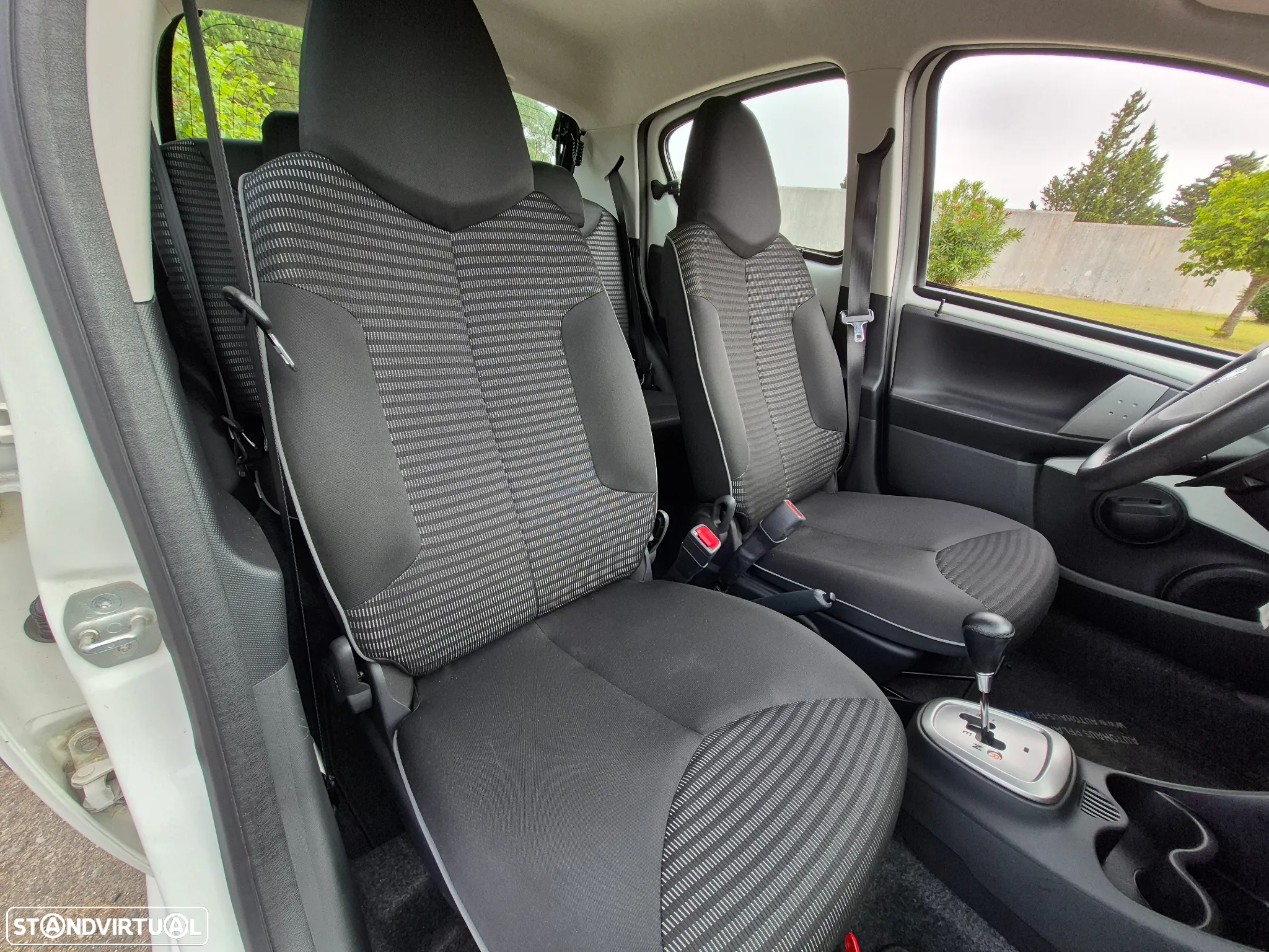 Peugeot 107 1.0 Trendy 2 Tronic - 17