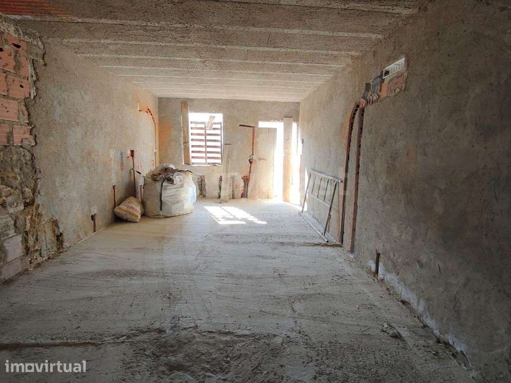 Moradia vendida em fase de construção com projeto aprovado, em Alju... - Grande imagem: 4/13