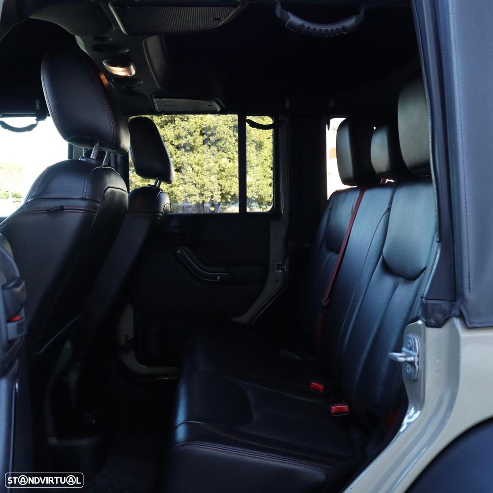 Jeep Wrangler Unlimited - 30