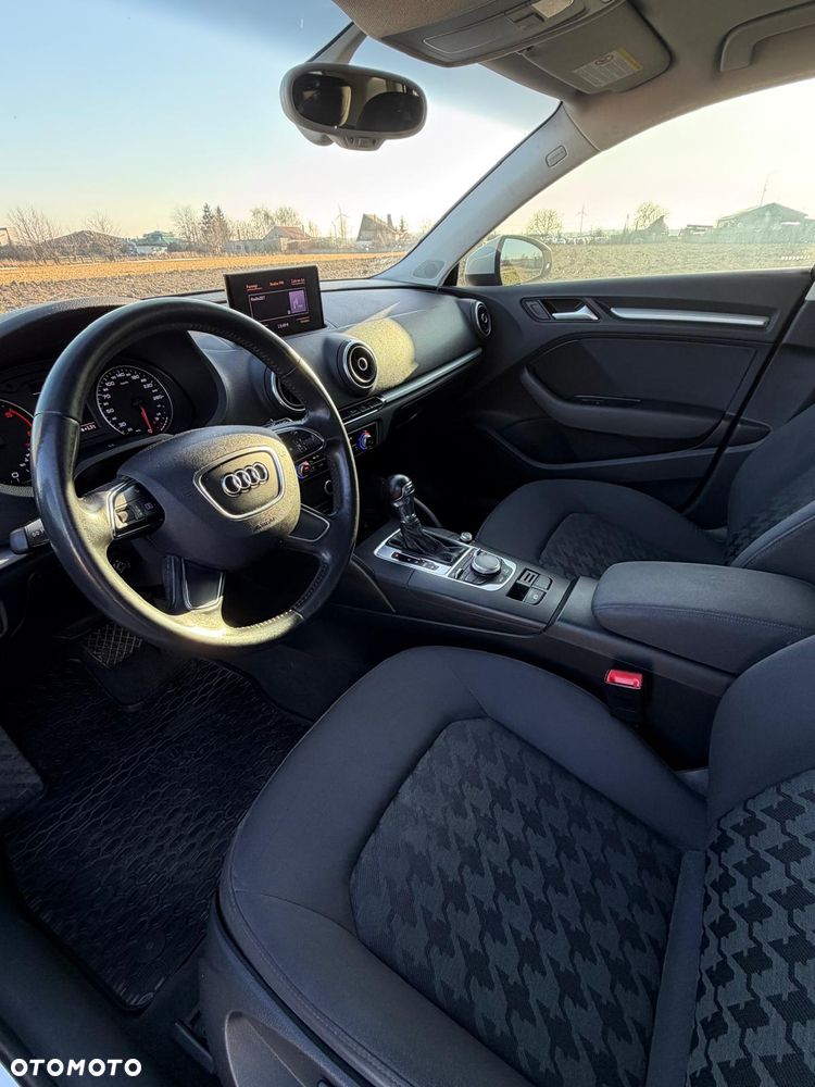 Audi A3 Sportback 2.0 TDI S tronic Ambiente - 17