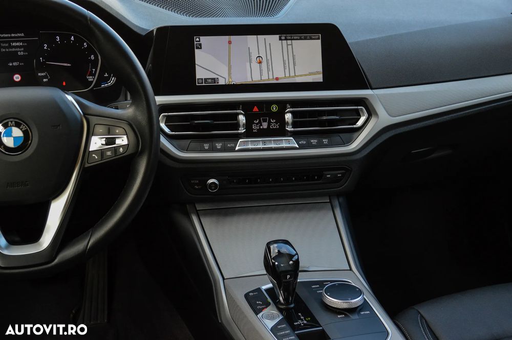 BMW Seria 3 320i Aut. Luxury Line - 37