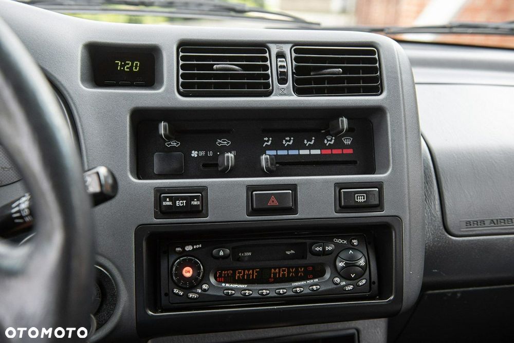 Toyota RAV4 2.0 GLi - 21