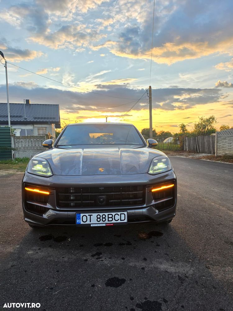 Porsche Cayenne Coupe E-Hybrid - 5