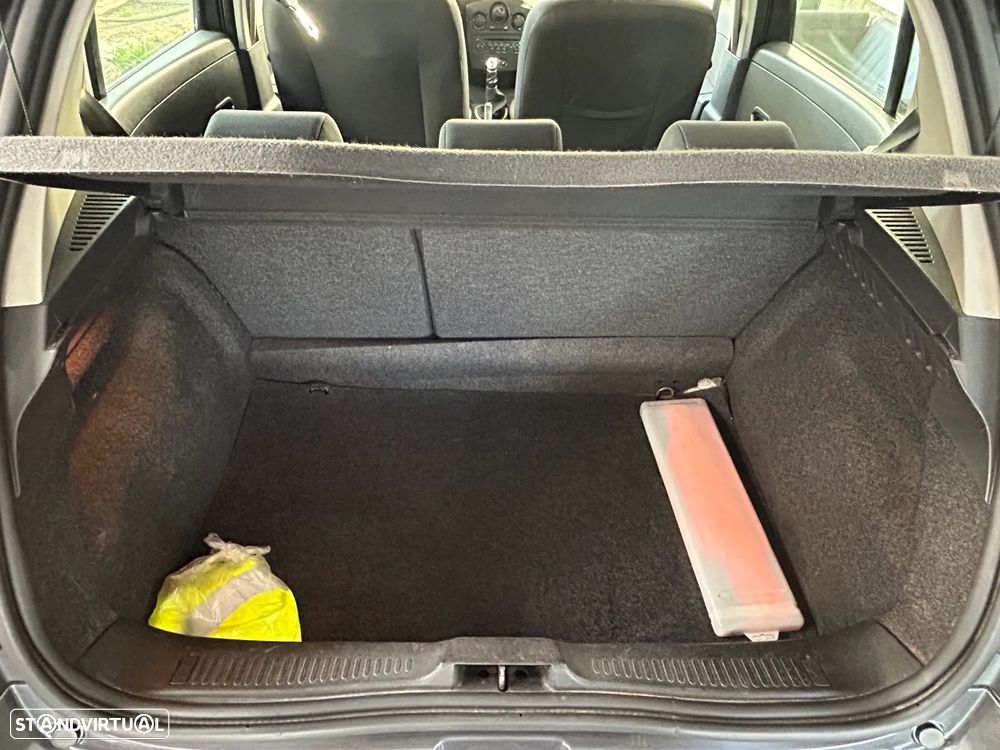 Renault Clio 1.2 16V Dynamique S - 2