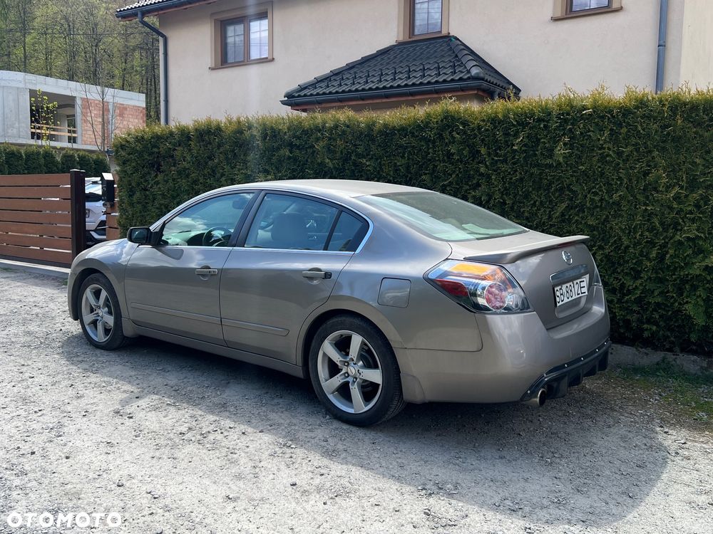 Nissan Altima - 3